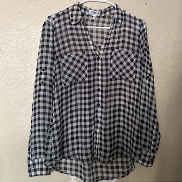 Woman’s Express Button Down - Picture 2 of 6